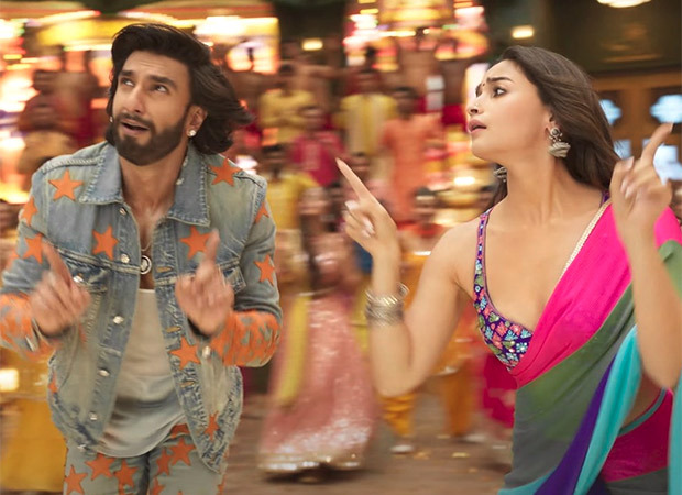 Ranveer Singh raps in full version of ‘What Jhumka’, shows sizzling chemistry with Alia Bhatt : Bollywood News